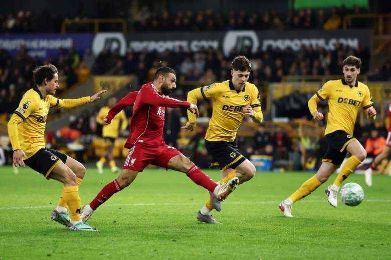 Thất bại trước Wolves, Liverpool lỡ cơ hội chen ch&acirc;n v&agrave;o Top 3- Ảnh 2.