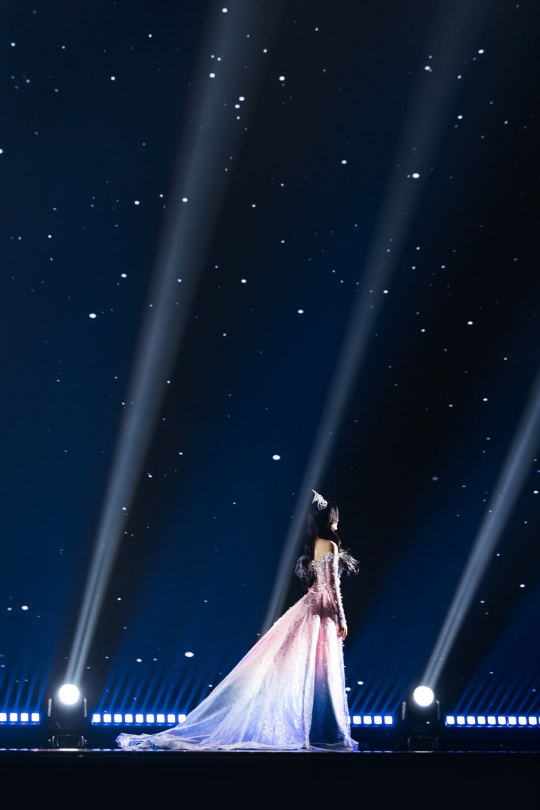 Huỳnh Trần &Yacute; Nhi nh&igrave;n lại 981 ng&agrave;y đương nhiệm: "T&ocirc;i học c&aacute;ch bước tiếp sau gi&ocirc;ng b&atilde;o"- Ảnh 3.