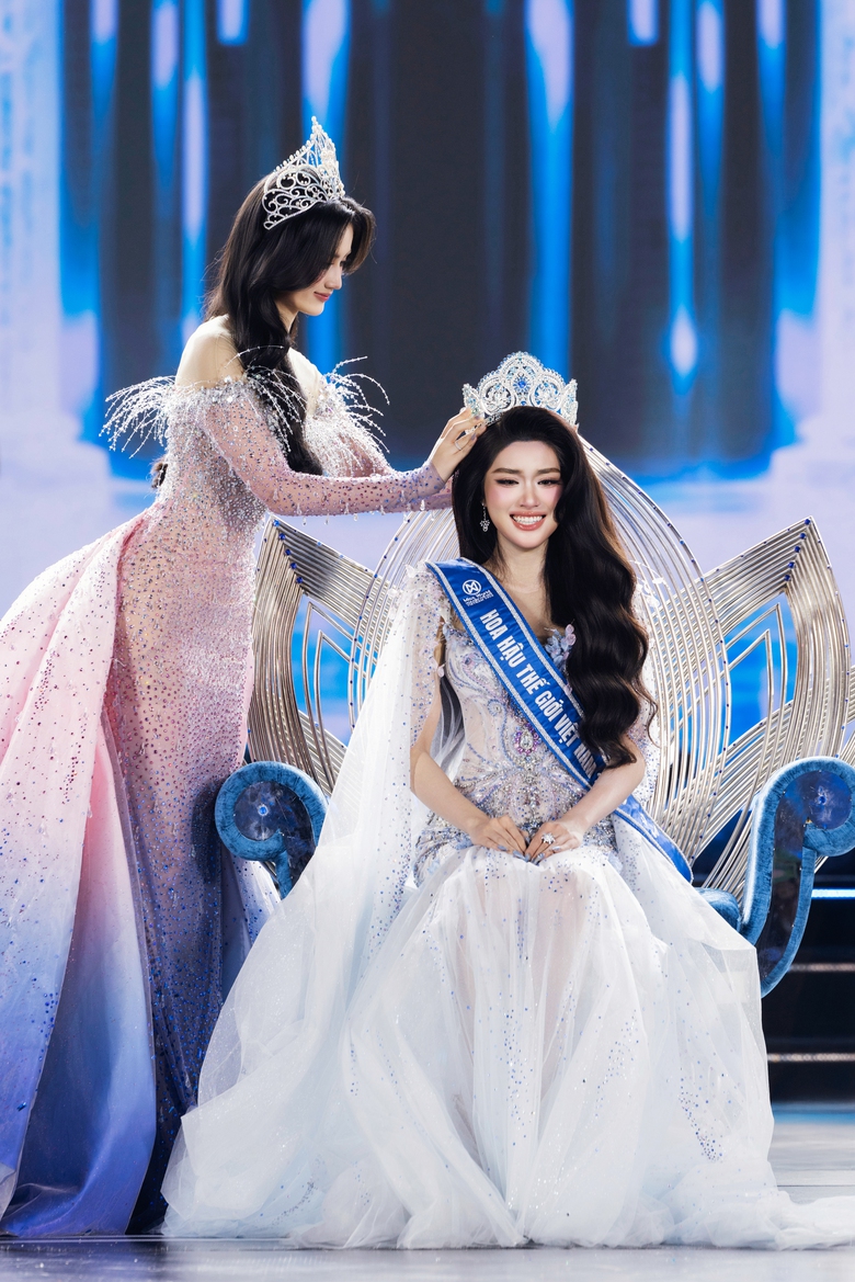 50% th&iacute; sinh v&agrave; 100% gi&aacute;m khảo đồng thuận chọn Phương Oanh l&agrave; Miss World Vietnam 2025- Ảnh 6.