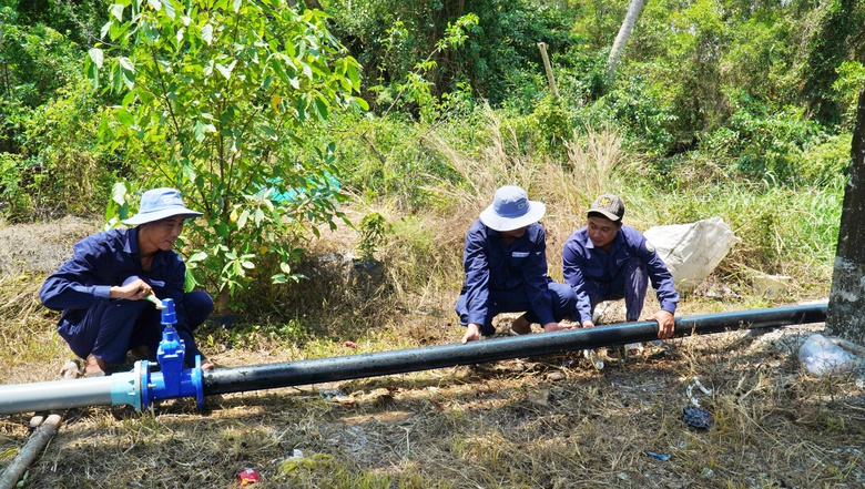 Giải b&agrave;i to&aacute;n thiếu nước ngọt m&ugrave;a hạn, x&acirc;m nhập mặn ở C&agrave; Mau - Ảnh 4.