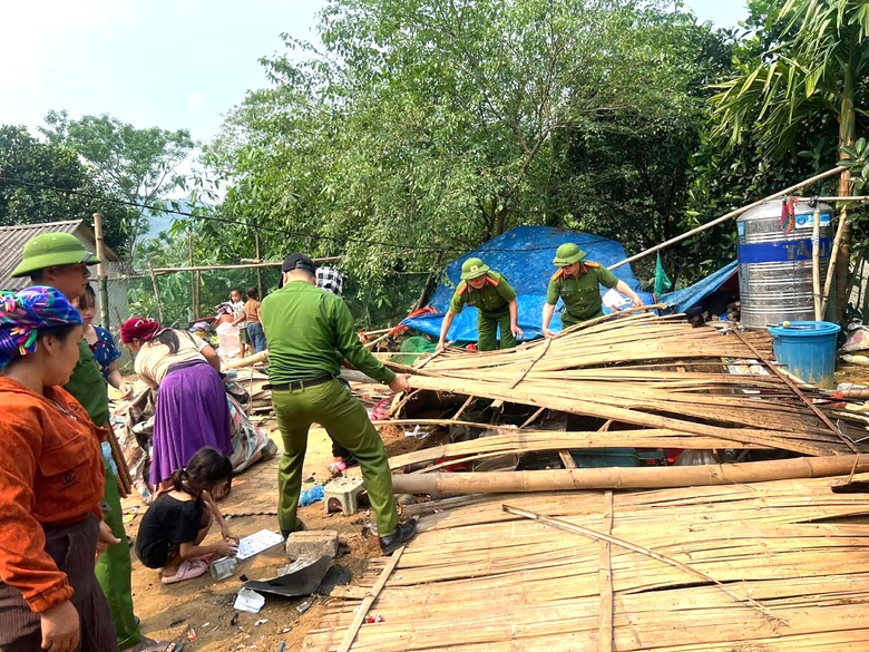 Tuy&ecirc;n Quang: H&agrave;ng trăm căn nh&agrave; bị tốc m&aacute;i, hư hỏng sau mưa d&ocirc;ng- Ảnh 1.
