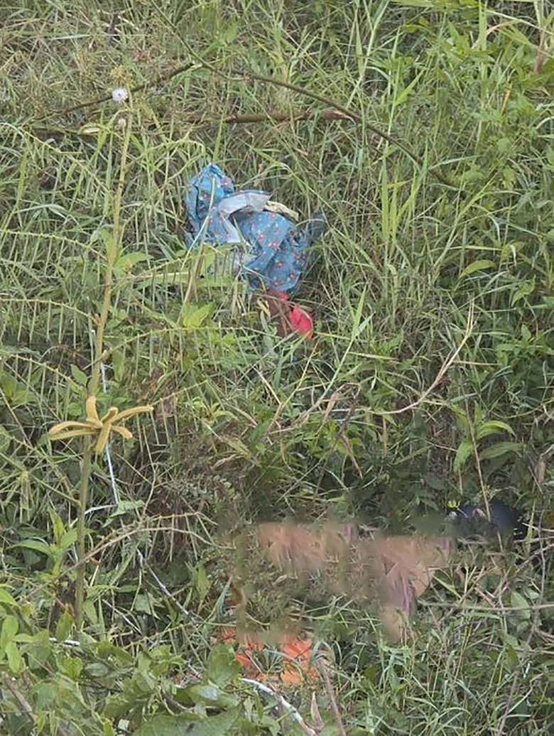 Khánh Hòa: Xe máy lao xuống ven đường, người phụ nữ tử vong tại chỗ- Ảnh 1. Khánh Hòa: Xe máy lao xuống ven đường, người phụ nữ tử vong tại chỗ- Ảnh 1.