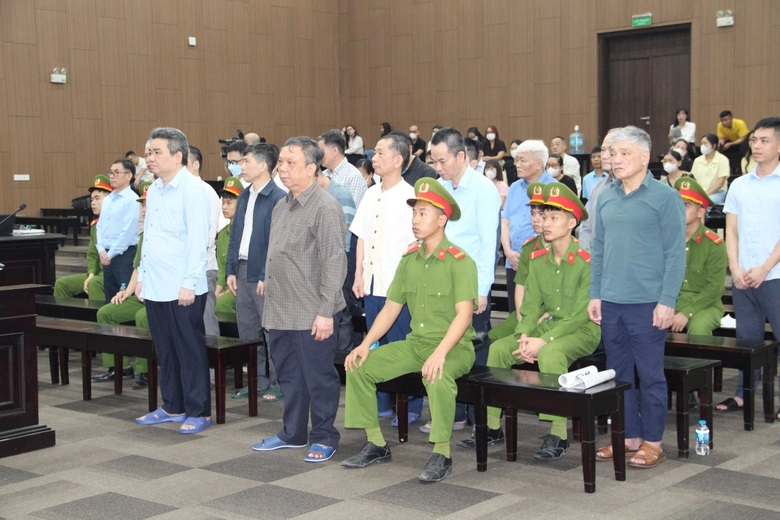 Cựu Thứ trưởng Ho&agrave;ng Văn Thắng khai g&igrave; về vụ nhận 200.000 USD của C&ocirc;ng ty Ho&agrave;ng D&acirc;n?- Ảnh 2.