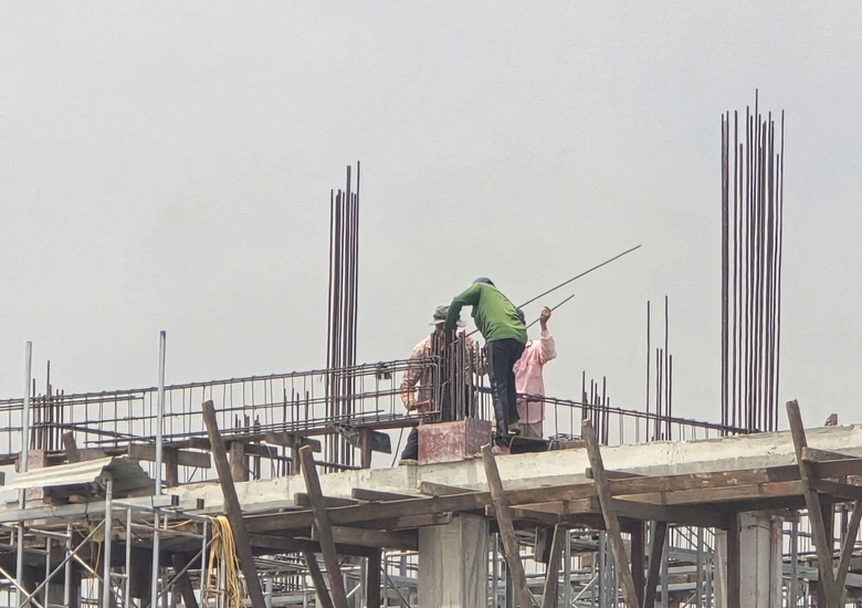 An Giang: Nh&agrave; thầu vượt "b&atilde;o gi&aacute;", đẩy nhanh tiến độ Trường nội tr&uacute; Vĩnh Gia- Ảnh 3.