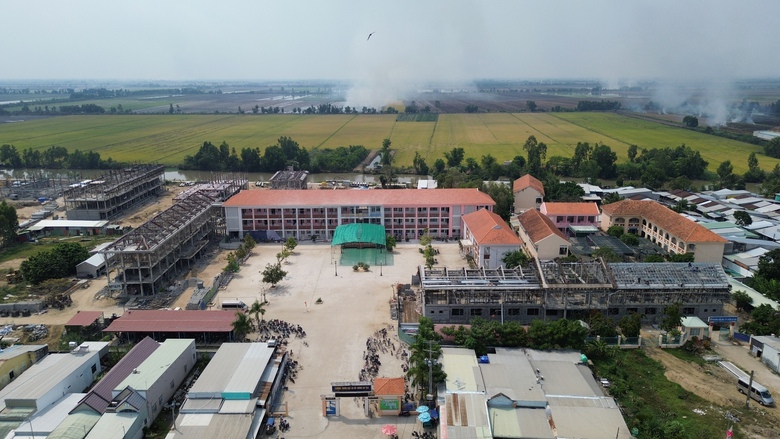 An Giang: Nh&agrave; thầu vượt "b&atilde;o gi&aacute;", đẩy nhanh tiến độ Trường nội tr&uacute; Vĩnh Gia- Ảnh 1.