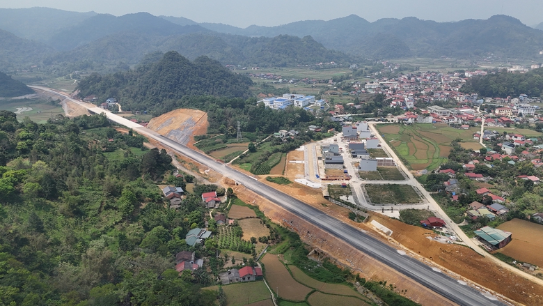Cao Bằng: Gỡ n&uacute;t thắt mặt bằng, khơi th&ocirc;ng nguồn lực ph&aacute;t triển hạ tầng- Ảnh 5.