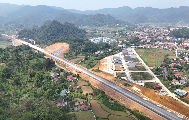 Cao Bằng: Gỡ n&uacute;t thắt mặt bằng, khơi th&ocirc;ng nguồn lực ph&aacute;t triển hạ tầng- Ảnh 3.