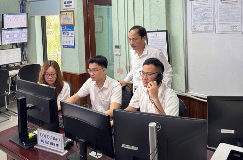 Mưa dông đầu mùa gây xáo trộn điều hành bay tại Nội Bài và loạt sân bay phía Bắc- Ảnh 2. Mưa dông đầu mùa gây xáo trộn điều hành bay tại Nội Bài và loạt sân bay phía Bắc- Ảnh 2.