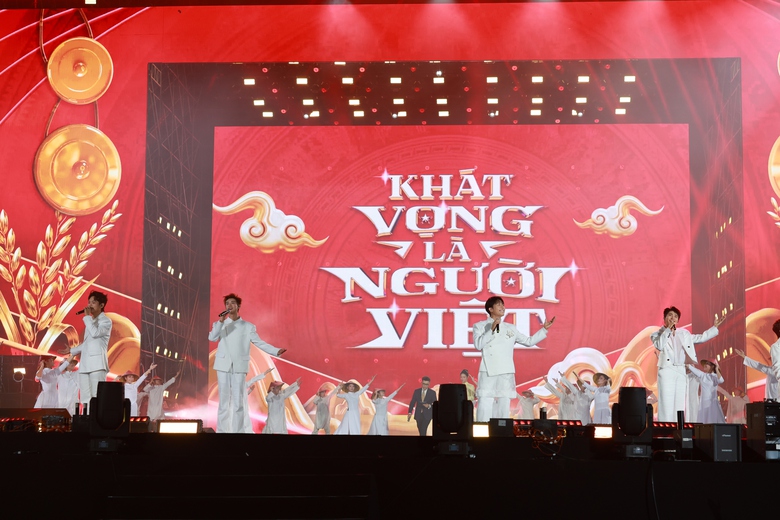 D&agrave;n sao "Vũ trụ Say hi" tại Mega Concert mở m&agrave;n ấn tượng Năm Du lịch quốc gia Gia Lai 2026- Ảnh 2.