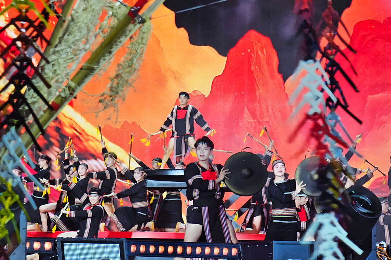 D&agrave;n sao "Vũ trụ Say hi" tại Mega Concert mở m&agrave;n ấn tượng Năm Du lịch quốc gia Gia Lai 2026- Ảnh 4.