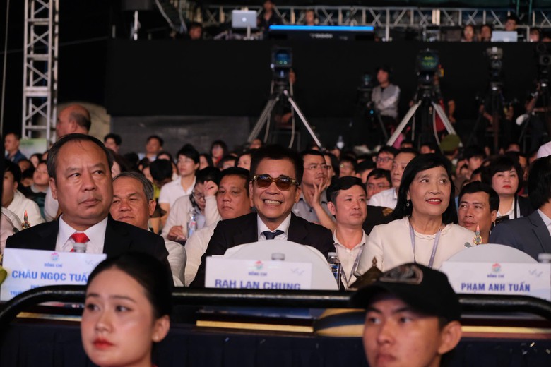 D&agrave;n sao "Vũ trụ Say hi" tại Mega Concert mở m&agrave;n ấn tượng Năm Du lịch quốc gia Gia Lai 2026- Ảnh 3.