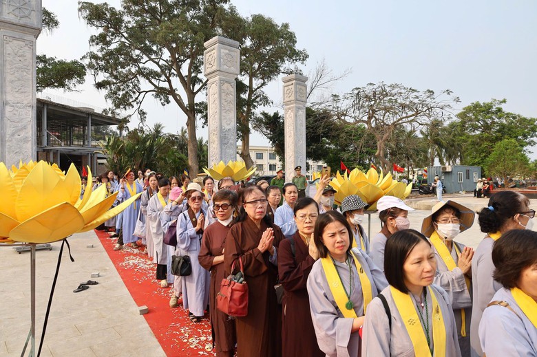 Trang nghi&ecirc;m Đại lễ cầu si&ecirc;u tưởng niệm anh h&ugrave;ng liệt sĩ tại Bến t&agrave;u kh&ocirc;ng số K15- Ảnh 7.