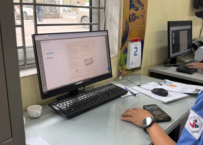 Vì sao chứng nhận đăng kiểm điện tử “biến mất” ngay sau khi được cấp?- Ảnh 1. Vì sao chứng nhận đăng kiểm điện tử “biến mất” ngay sau khi được cấp?- Ảnh 1.