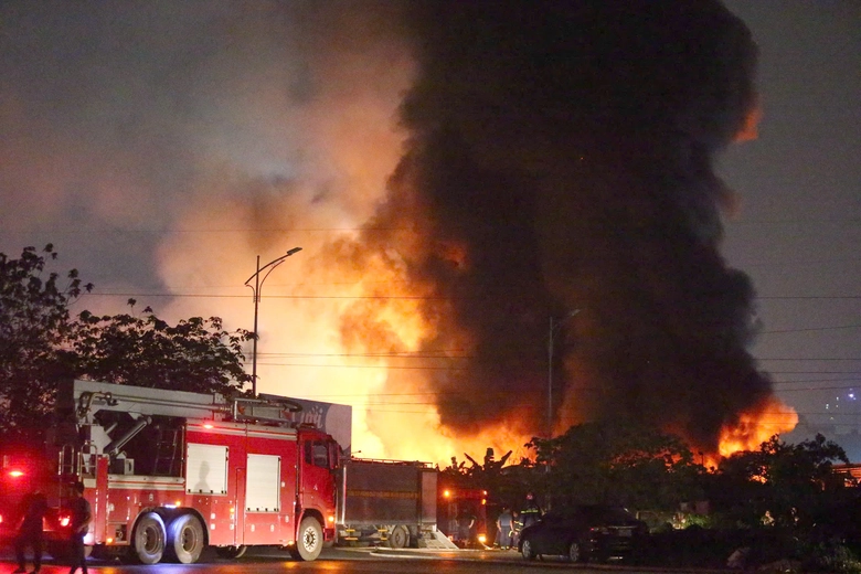 Hà Nội: Cháy xưởng gỗ gần Bệnh viện K Tân Triều, một người tử vong- Ảnh 1. Hà Nội: Cháy xưởng gỗ gần Bệnh viện K Tân Triều, một người tử vong- Ảnh 1.