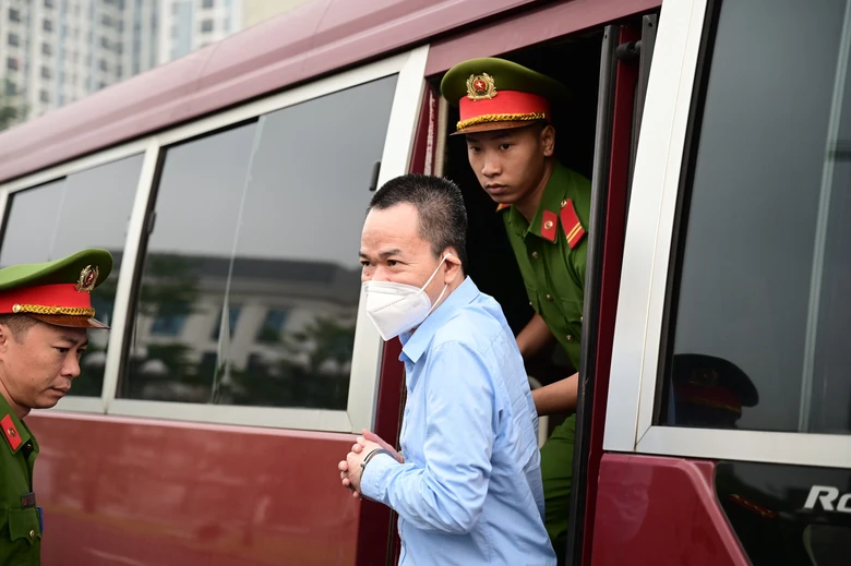 Cựu Thứ trưởng Ho&agrave;ng Văn Thắng hầu t&ograve;a vụ nhận hối lộ 200.000 USD- Ảnh 3.