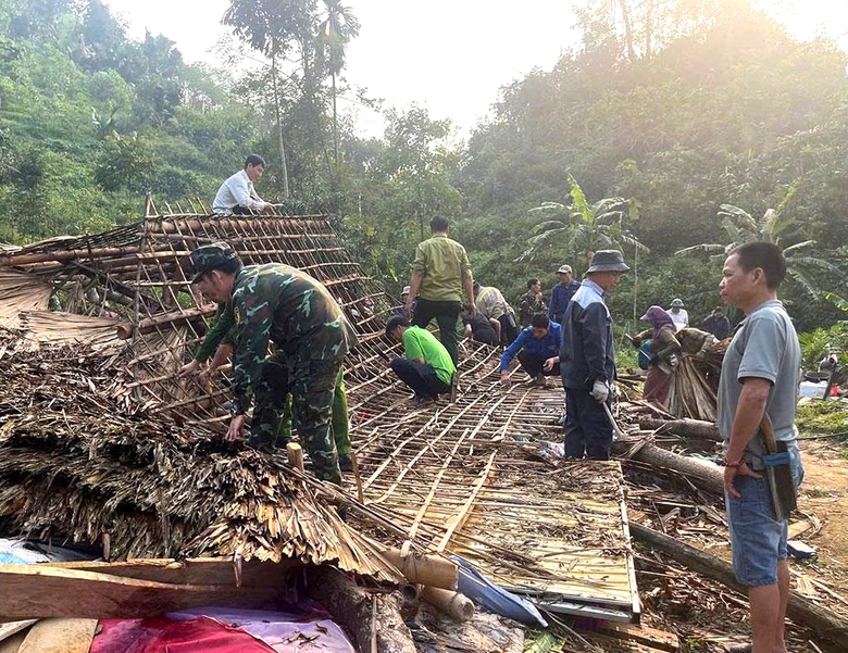 Tuy&ecirc;n Quang: H&agrave;ng trăm căn nh&agrave; bị tốc m&aacute;i, hư hỏng sau mưa d&ocirc;ng- Ảnh 2.