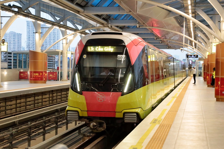 Xu hướng chuyển từ xe cá nhân sang phương tiện công cộng ở Hà Nội- Ảnh 3. Xu hướng chuyển từ xe cá nhân sang phương tiện công cộng ở Hà Nội- Ảnh 3.