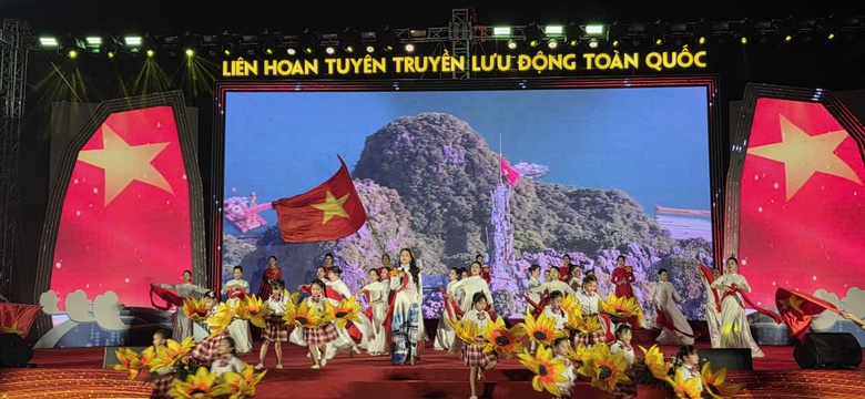 Khai mạc Liên hoan Tuyên truyền lưu động toàn quốc năm 2026 tại Quảng Ninh- Ảnh 2. Khai mạc Liên hoan Tuyên truyền lưu động toàn quốc năm 2026 tại Quảng Ninh- Ảnh 2.