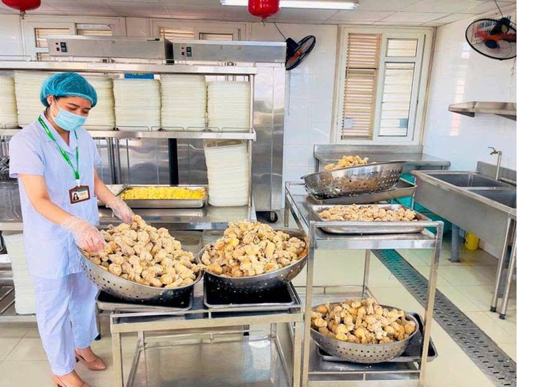 Hà Nội vào cuộc rà soát toàn diện bữa ăn bán trú học đường- Ảnh 1. Hà Nội vào cuộc rà soát toàn diện bữa ăn bán trú học đường- Ảnh 1.