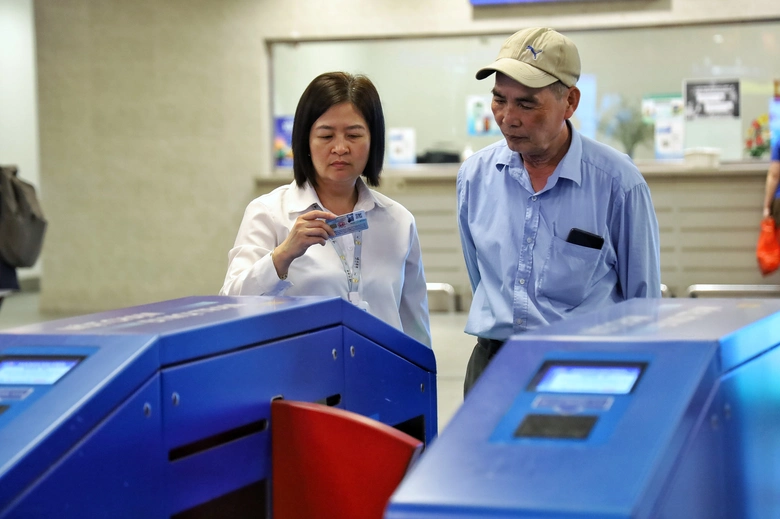 Xu hướng chuyển từ xe cá nhân sang phương tiện công cộng ở Hà Nội- Ảnh 5. Xu hướng chuyển từ xe cá nhân sang phương tiện công cộng ở Hà Nội- Ảnh 5.