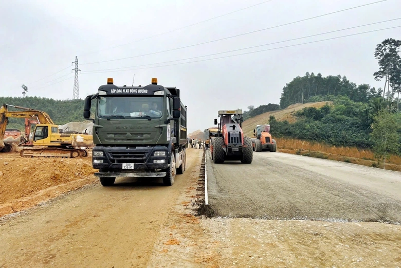 Nhà thầu lớn dồn lực đưa cao tốc Tuyên Quang - Hà Giang về đích- Ảnh 1. Nhà thầu lớn dồn lực đưa cao tốc Tuyên Quang - Hà Giang về đích- Ảnh 1.