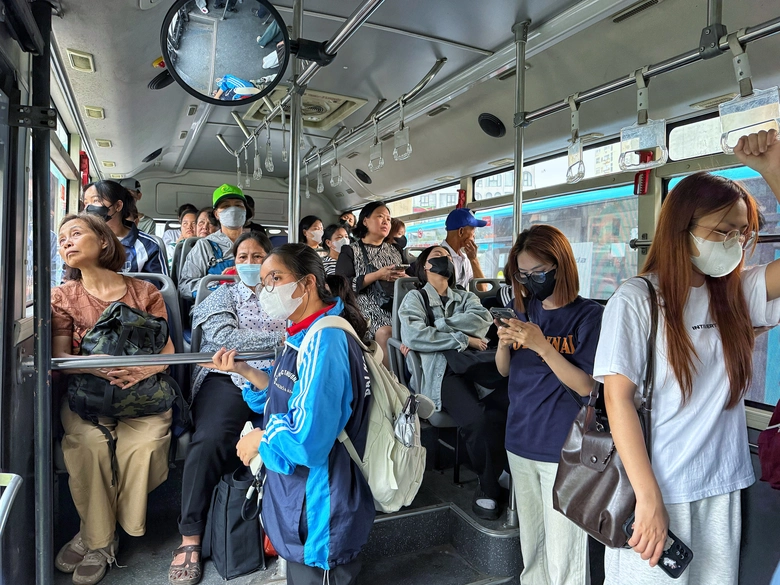 Xu hướng chuyển từ xe cá nhân sang phương tiện công cộng ở Hà Nội- Ảnh 8. Xu hướng chuyển từ xe cá nhân sang phương tiện công cộng ở Hà Nội- Ảnh 8.