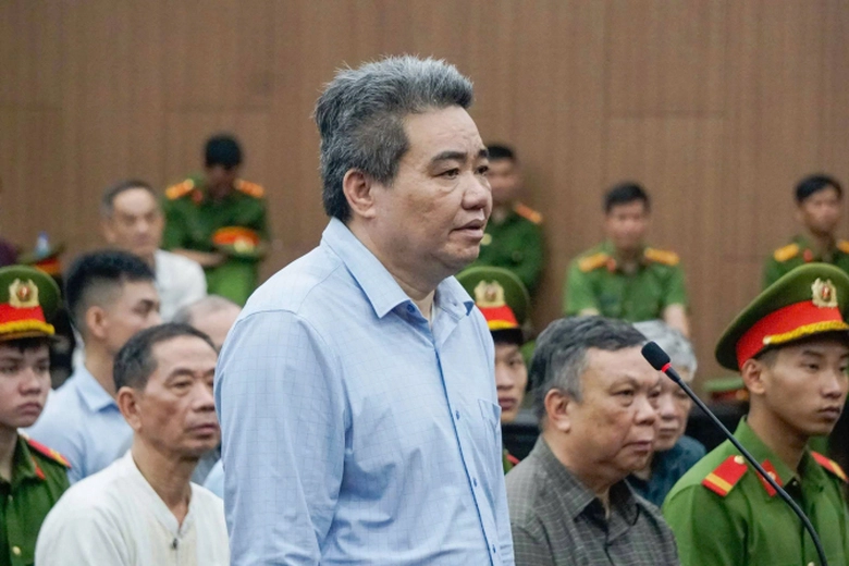 Xét xử cựu Thứ trưởng Hoàng Văn Thắng nhận hối lộ: Lời khai về những túi quà đựng tiền tỷ- Ảnh 2. Xét xử cựu Thứ trưởng Hoàng Văn Thắng nhận hối lộ: Lời khai về những túi quà đựng tiền tỷ- Ảnh 2.