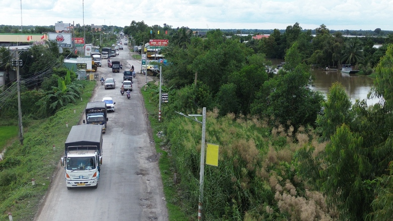 Gấp r&uacute;t sửa chữa 6km mặt đường QL62 qua T&acirc;y Ninh đang hư hỏng nặng- Ảnh 1.