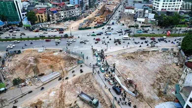 H&agrave; Nội: &Ocirc; t&ocirc; c&oacute; thể lưu th&ocirc;ng hai chiều tr&ecirc;n đường La Th&agrave;nh từ h&ocirc;m nay- Ảnh 1.