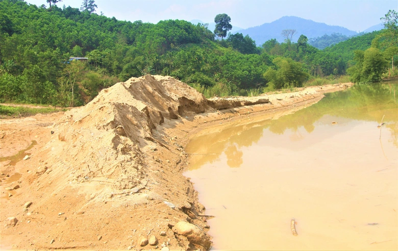 Đà Nẵng: Tăng kiểm tra, ngăn chặn khai thác cát trái phép trên sông khu vực miền núi- Ảnh 1. Đà Nẵng: Tăng kiểm tra, ngăn chặn khai thác cát trái phép trên sông khu vực miền núi- Ảnh 1.