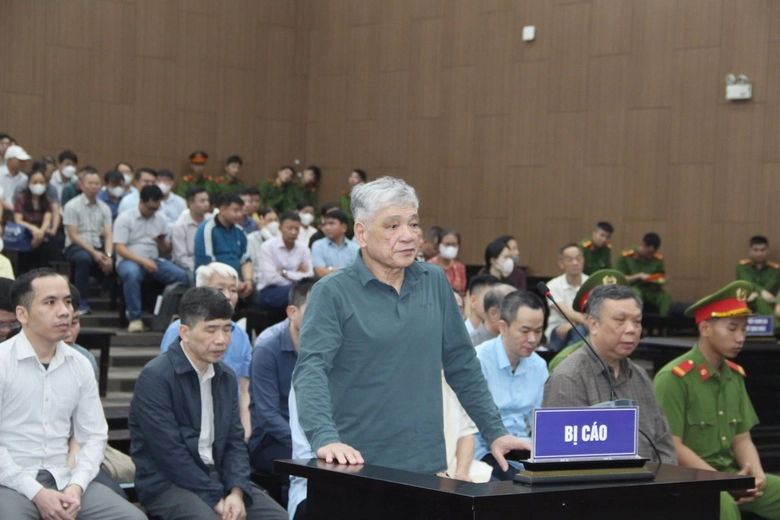 Xét xử cựu Thứ trưởng Hoàng Văn Thắng nhận hối lộ: Lời khai về những túi quà đựng tiền tỷ- Ảnh 3. Xét xử cựu Thứ trưởng Hoàng Văn Thắng nhận hối lộ: Lời khai về những túi quà đựng tiền tỷ- Ảnh 3.