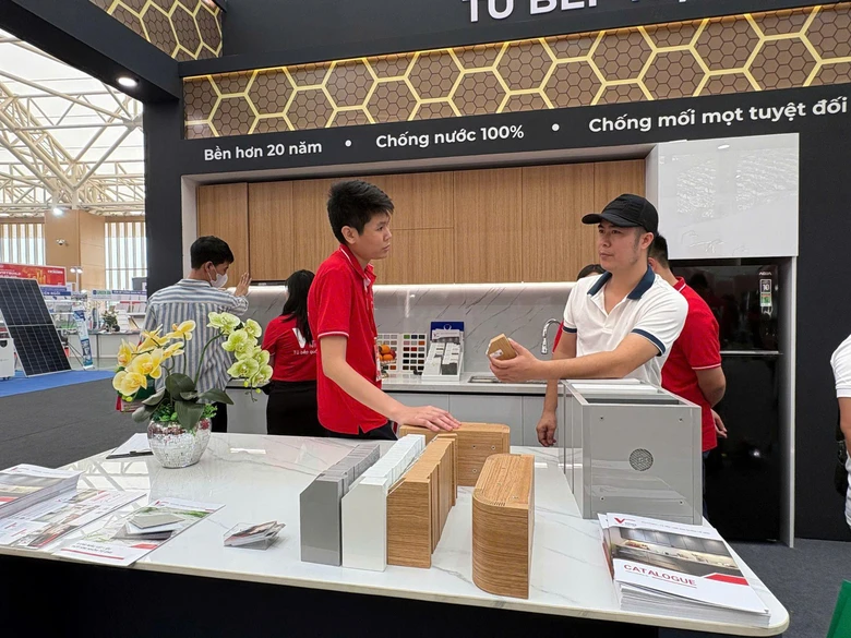 Tủ bếp nh&ocirc;m tổ ong VKitchen: Hướng tiếp cận mới cho kh&ocirc;ng gian bếp bền vững tại Việt Nam- Ảnh 2.