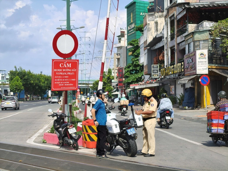 TP.HCM: Tăng cường xử l&yacute; vi phạm giao th&ocirc;ng tr&ecirc;n lĩnh vực đường bộ, đường sắt- Ảnh 1.