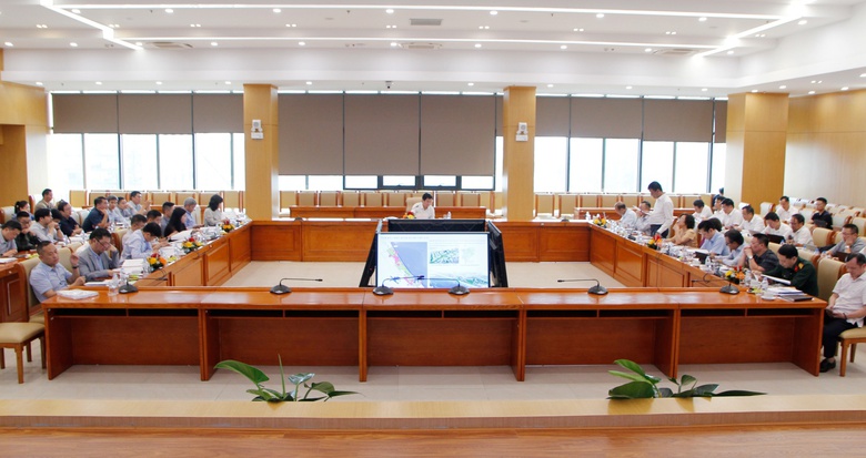 Thứ trưởng Nguyễn Tường Văn: Đ&agrave; Nẵng hướng tới si&ecirc;u đ&ocirc; thị biển, trung t&acirc;m t&agrave;i ch&iacute;nh
- Ảnh 3.