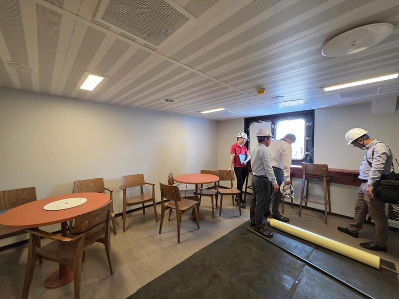 Bên trong “khách sạn nổi” phục vụ điện gió ngoài khơi- Ảnh 12. Bên trong “khách sạn nổi” phục vụ điện gió ngoài khơi- Ảnh 12.