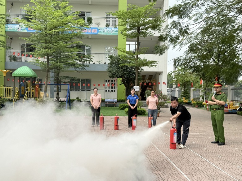 H&agrave; Nội tăng cường tuy&ecirc;n truyền ph&ograve;ng ch&aacute;y chữa ch&aacute;y trong trường học- Ảnh 2.