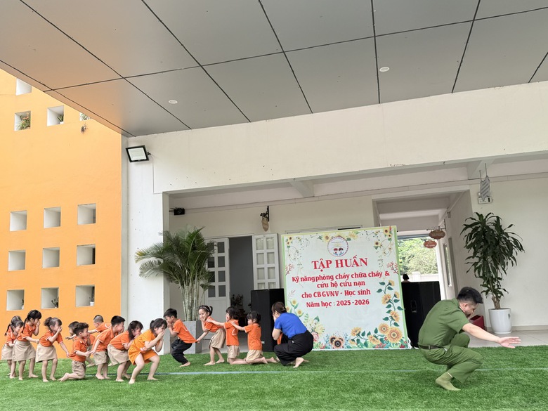 H&agrave; Nội tăng cường tuy&ecirc;n truyền ph&ograve;ng ch&aacute;y chữa ch&aacute;y trong trường học- Ảnh 4.