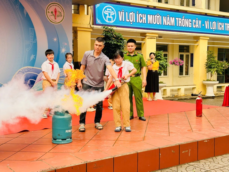 H&agrave; Nội tăng cường tuy&ecirc;n truyền ph&ograve;ng ch&aacute;y chữa ch&aacute;y trong trường học- Ảnh 7.