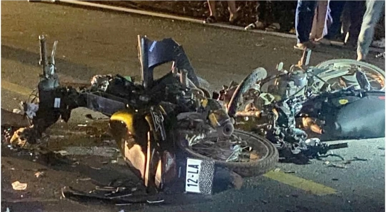 Hai xe m&ocirc; t&ocirc; đấu đầu trong đ&ecirc;m tr&ecirc;n QL4B qua Lạng Sơn, 4 thanh ni&ecirc;n tử vong- Ảnh 1.