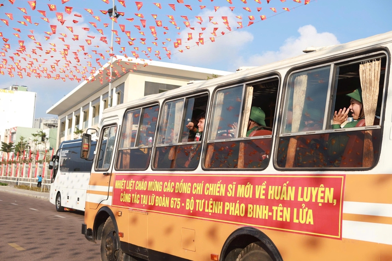 Hơn 10.000 thanh ni&ecirc;n ở Gia Lai, Kh&aacute;nh H&ograve;a, Ph&uacute; Thọ l&ecirc;n đường nhập ngũ- Ảnh 11.