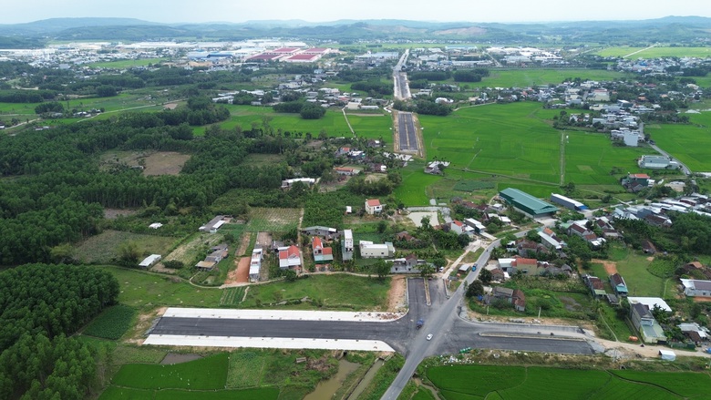 Quảng Ngãi lập tổ tham mưu xây dựng quy định về bồi thường, tái định cư- Ảnh 1. Quảng Ngãi lập tổ tham mưu xây dựng quy định về bồi thường, tái định cư- Ảnh 1.