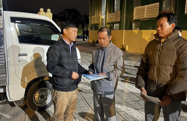 Ban ATGT tỉnh Lạng Sơn thăm hỏi gia đ&igrave;nh nạn nh&acirc;n vụ hai m&ocirc; t&ocirc; đấu đầu, bốn người tử vong- Ảnh 2.