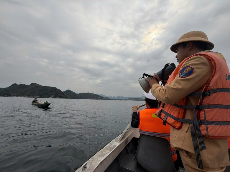 Xử phạt h&agrave;ng chục trường hợp vi phạm giao th&ocirc;ng đường thủy tr&ecirc;n hồ H&ograve;a B&igrave;nh- Ảnh 13.