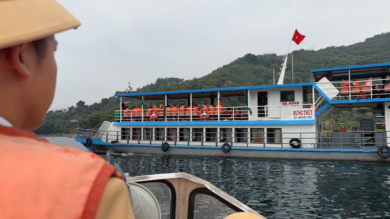 Xử phạt h&agrave;ng chục trường hợp vi phạm giao th&ocirc;ng đường thủy tr&ecirc;n hồ H&ograve;a B&igrave;nh- Ảnh 14.
