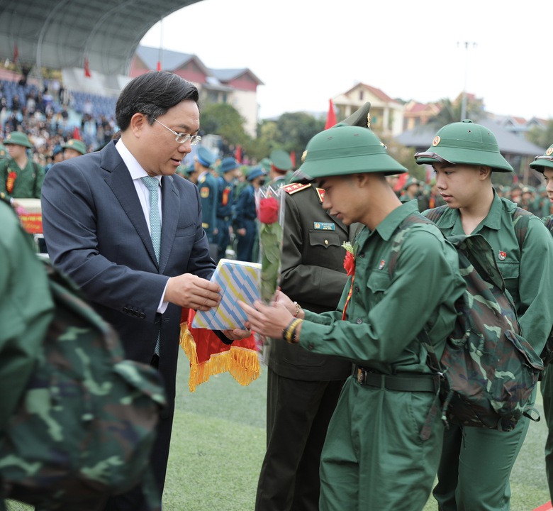 Hơn 10.000 thanh ni&ecirc;n ở Gia Lai, Kh&aacute;nh H&ograve;a, Ph&uacute; Thọ l&ecirc;n đường nhập ngũ- Ảnh 15.