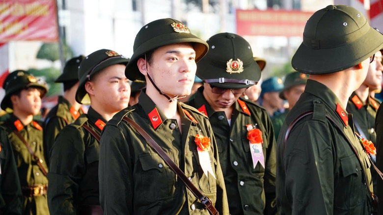 Hơn 10.000 thanh ni&ecirc;n ở Gia Lai, Kh&aacute;nh H&ograve;a, Ph&uacute; Thọ l&ecirc;n đường nhập ngũ- Ảnh 8.