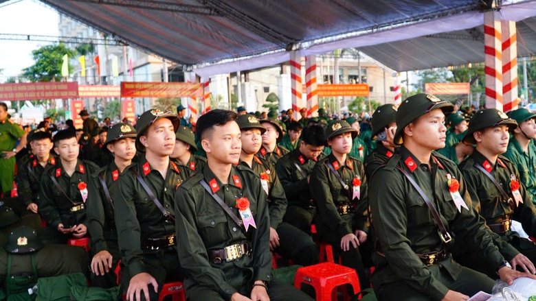 Hơn 10.000 thanh ni&ecirc;n ở Gia Lai, Kh&aacute;nh H&ograve;a, Ph&uacute; Thọ l&ecirc;n đường nhập ngũ- Ảnh 3.