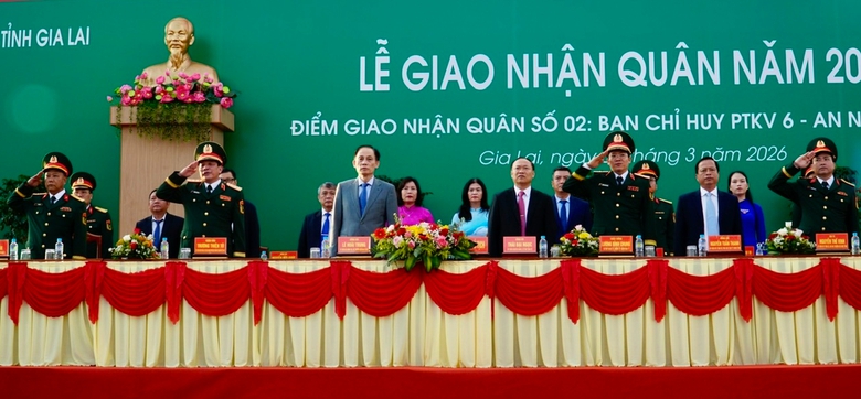 Hơn 10.000 thanh ni&ecirc;n ở Gia Lai, Kh&aacute;nh H&ograve;a, Ph&uacute; Thọ l&ecirc;n đường nhập ngũ- Ảnh 1.
