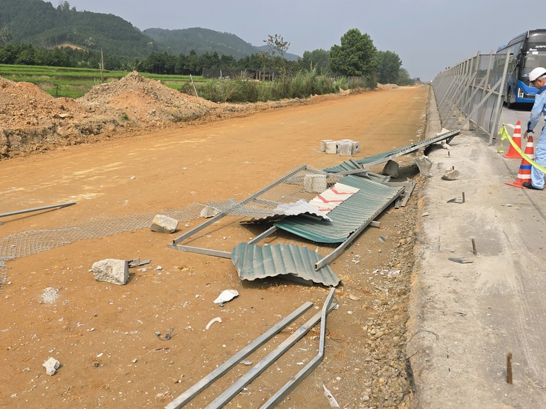 Tăng cường giải ph&aacute;p bảo đảm ATGT khi mở rộng cao tốc Nội B&agrave;i - L&agrave;o Cai- Ảnh 3.