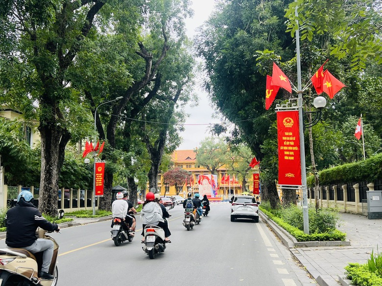 H&agrave; Nội rực rỡ cờ hoa hướng về ng&agrave;y hội non s&ocirc;ng- Ảnh 6.